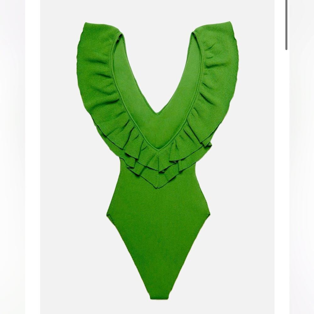 Déluc parrot green bodysuit NWT*small*ribbed ruffle neckline,sexy & flattering